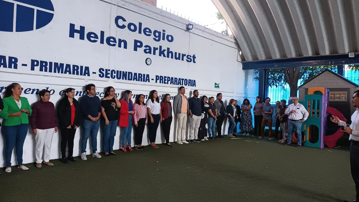 Capacitación a docentes en una institución educativa